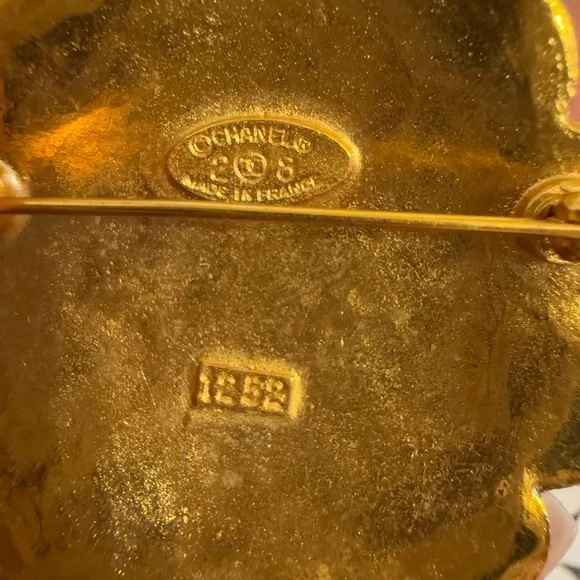 CHANEL Vintage Gold CC Paris Flower Brooch - Picture 4 of 8